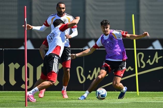 v r Alexander PAVLOVIC GER , action, duel against Nadiem AMIRI GER , hi Jonathan Tah GER German national football team, World Cup preparation, training camp in Herzogenaurach on 28 05 2026