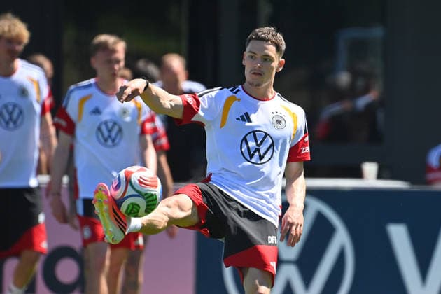 Florian WIRTZ GER on the ball, action, single image, cropped single motif, half figure, half figure German national football team, World Cup preparation, training camp in Herzogenaurach on 28 05 2026