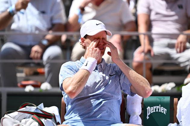 2026 French Open (Roland-Garros) - Day 5 PARIS, FRANCE - MAY 28: Jannik Sinner of Italy competes against Argentina s Juan Manuel Cerundolo (not seen) on day 5 of the French Open tennis tournament on Court Philippe-Chatrier at the Roland-Garros Complex in Paris on May 28, 2026. Mustafa Yalcin Anadolu Paris France. Editorial use only. Please get in touch for any other usage.  Copyright: x2026xAnadoluxMustafaxYalcinx