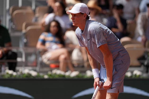 2026-05-28 2026 French Open - Day Five PARIS, FRANCE - MAY 28: Jannik Sinner of Italy looks dejected during Day Five of the 2026 French Open at Roland Garros on May 28, 2026 in Paris, France. (Photo by Marleen Fouchier BSR Agency) Paris France Content not available for redistribution in The Netherlands directly or indirectly through any third parties. Copyright: xBSRxAgencyx