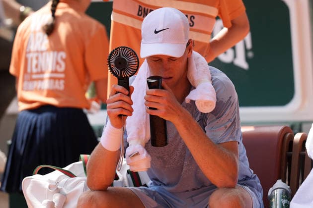 2026-05-28 2026 French Open - Day Five PARIS, FRANCE - MAY 28: Jannik Sinner of Italy looks dejected during Day Five of the 2026 French Open at Roland Garros on May 28, 2026 in Paris, France. (Photo by Marleen Fouchier BSR Agency) Paris France Content not available for redistribution in The Netherlands directly or indirectly through any third parties. Copyright: xBSRxAgencyx