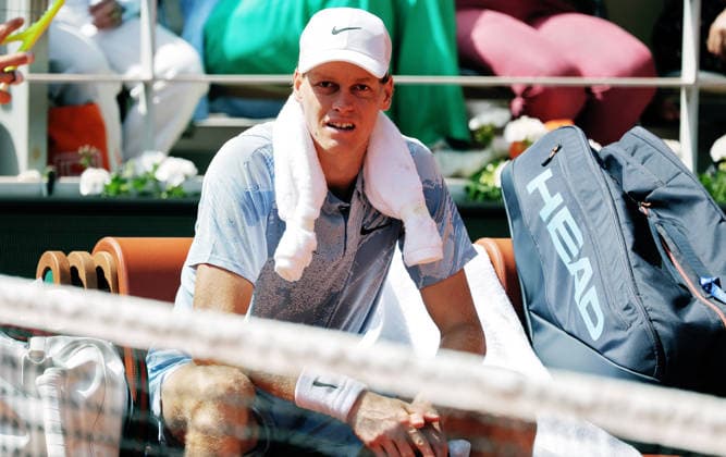 TENNIS - French Open 2026 PARIS,FRANCE,28.MAY.26 - TENNIS - ATP, Tennis Herren World Tour, French Open, Roland Garros, Grand Slam. Image shows Jannik Sinner (ITA).  GEPAxpictures xMatthiasxHauer