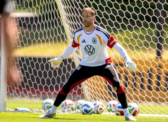 28.05.2026, Fussball DFB-Nationalmannschaft Deutschland, Trainingslager vor der WM in Herzogenaurach, im Homeground bei ADIDAS. Erste Trainingseinheit auf dem Adidas-Sportplatz, Torwart Oliver Baumann (Deutschland) *** 28 05 2026, Football DFB national team Germany, training camp before the World Cup in Herzogenaurach, in the home ground at ADIDAS First training session on the Adidas sports field, goalkeeper Oliver Baumann Germany