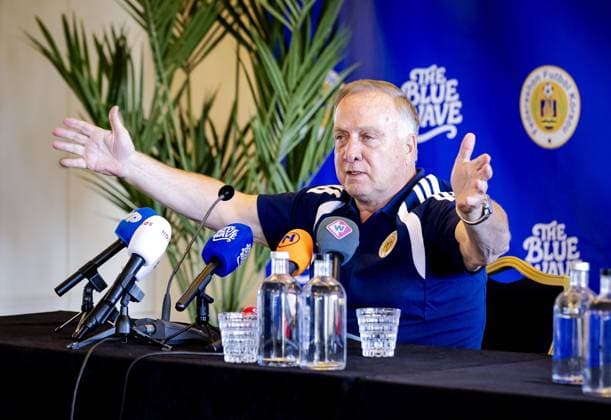 NOORDWIJK - Curacao national coach Dick Advocaat during a press conference, PK, Pressekonferenz of the Curacao national team, Nationalteam The players are preparing for the World Cup at SJC Noordwijk under the leadership of national coach Dick Advocaat. ROBIN VAN LONKHUIJSEN ANP xVIxANPxSportx xxANPxIVx 559520905 originalFilename: 559520905.jpg