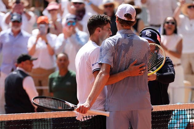 2026-05-28 2026 French Open - Day Five PARIS, FRANCE - MAY 28: Juan Manuel Cerundolo of Argentina, Jannik Sinner of Italy during Day Five of the 2026 French Open at Roland Garros on May 28, 2026 in Paris, France. (Photo by Marleen Fouchier BSR Agency) Paris France Content not available for redistribution in The Netherlands directly or indirectly through any third parties. Copyright: xBSRxAgencyx