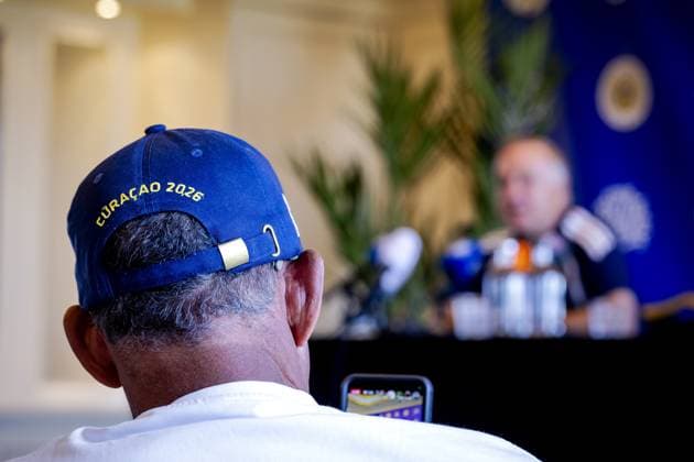 NOORDWIJK - Curacao national coach Dick Advocaat during a press conference, PK, Pressekonferenz of the Curacao national team, Nationalteam The players are preparing for the World Cup at SJC Noordwijk under the leadership of national coach Dick Advocaat. ROBIN VAN LONKHUIJSEN ANP xVIxANPxSportx xxANPxIVx 559521287 originalFilename: 559521287.jpg
