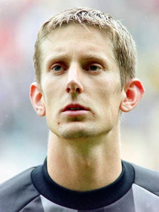 960622 Football, UEFA EURO, EM, Europameisterschaft,Fussball 1996 (England), Quarterfinal, France - Netherlands 5-4 (PSO): Goalkeeper Edwin van der Sar of Netherlands. Photo: BILDBYRAN M023_11 M023_11 kvartsfinal frankrike holland 960614 dia bbeng 960622 em em96 em 96 em 1996 em1996 fotboll football soccer quarterfinal france v netherlands czechia euro uefa euro 1996 euro1996 euro96 european championships europamästerskap anfield liverpool june 22 1996 portrait headshot *** 960622 Football, Uefa EURO 1996 England , Quarterfinal, France Netherlands 5 4 PSO Goalkeeper Edwin van der Sar of Netherlands Photo BILDBYRAN M023 11 M023 11 quarterfinal france holland 960614 dia bbeng 960622 em em96 em 96 em 1996 em1996 football soccer quarterfinal france v netherlands czechia euro uefa euro 1996 euro1996 euro96 european championships european championships anfield liverpool june 22 1996 portrait headshot  Copyright: BILDBYRAN BB960622BB028