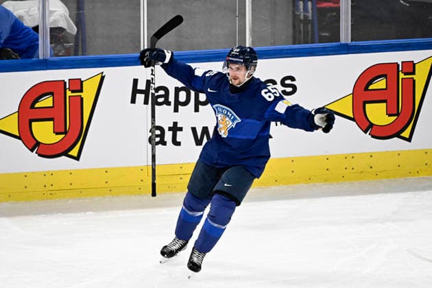 LKS 20260528 Sakari Manninen of Finland celebrates his opening goal during the 2026 IIHF Ice hockey, Eishockey World Championships quarterfinal match between Finland and Czechia in Zurich on May 28, 2026. - RONI REKOMAA Zürich Switzerland lBzByWzXCHE  Copyright: xRonixRekomaax lBzByWzXCHE