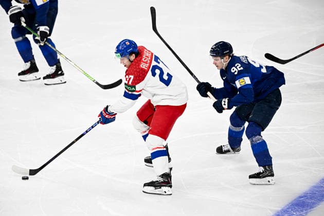 LKS 20260528 Marek Alscher of Czechia controls the puck followed by Lenni Hämeenaho of Finland during the 2026 IIHF Ice hockey, Eishockey World Championships quarterfinal match between Finland and Czechia in Zurich on May 28, 2026. - RONI REKOMAA Zürich Switzerland mUnjz7tDx0s  Copyright: xRonixRekomaax mUnjz7tDx0s