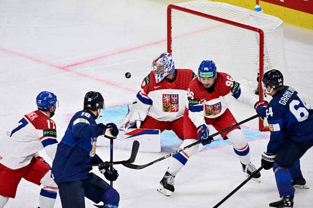 LKS 20260528 Goalkeeper Josef Korenar of Czechia eyes the puck during the 2026 IIHF Ice hockey, Eishockey World Championships quarterfinal match between Finland and Czechia in Zurich on May 28, 2026. - RONI REKOMAA Zürich Switzerland UG5-RXAcm2s  Copyright: xRonixRekomaax UG5-RXAcm2s