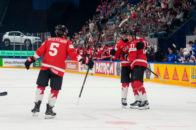 FRIBOURG, SWITZERLAND MAY 28 Macklin Celebrini of Canada R celebrated for his goal during the 2026 IIHF Ice Hockey World Championship Switzerland game between Canada and USA at BCF Arena on May 28, 2026 in Fribourg, Fribourg Fribourg BCF Arena Fribourg Switzerland Copyright: xJustPictures.ch JarixPestelaccix jp-en-EuSpIm-JP6_JAR_Canada_USA_28May2026_00062