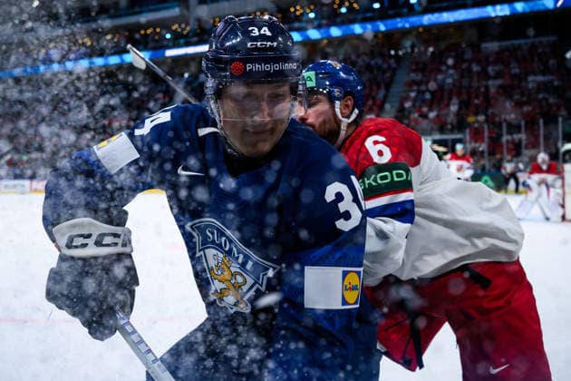 260528 Aatu Räty of Finland and Michal Kempny of Czech Republic during the 2026 IIHF Ice Hockey World Championship quarterfinal match between Finland and Czech Republic on May 28, 2026 in Zürich Photo Jesper Zerman BILDBYRAN kod JZ JZ0735 ishockey ice hockey ishockey vm 2026 vm 2026 iihf world championship finland tjeckien czech republic bbeng finland  Copyright: JESPERxZERMAN BB260528JZ055
