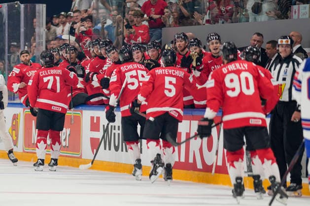 FRIBOURG, SWITZERLAND MAY 28 Macklin Celebrini of Canada 2nd L celebrates his goal during the 2026 IIHF Ice Hockey World Championship Switzerland game between Canada and USA at BCF Arena on May 28, 2026 in Fribourg, Fribourg Fribourg BCF Arena Fribourg Switzerland Copyright: xJustPictures.ch JarixPestelaccix jp-en-EuSpIm-JP6_JAR_Canada_USA_28May2026_00067