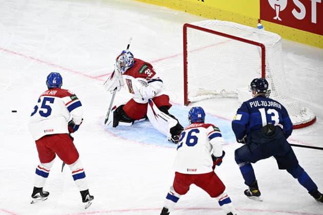 LKS 20260528 Goalkeeper Josef Korenar of Czechia defends with Tomas Cibulka (L) and Jiri Tichacek (C) of Czechia followed by Jesse Puljujärvi (R) of Finland during the 2026 IIHF Ice hockey, Eishockey World Championships quarterfinal match between Finland and Czechia in Zurich on May 28, 2026. - RONI REKOMAA Zürich Switzerland 2mUG6i5WV4I  Copyright: xRonixRekomaax 2mUG6i5WV4I