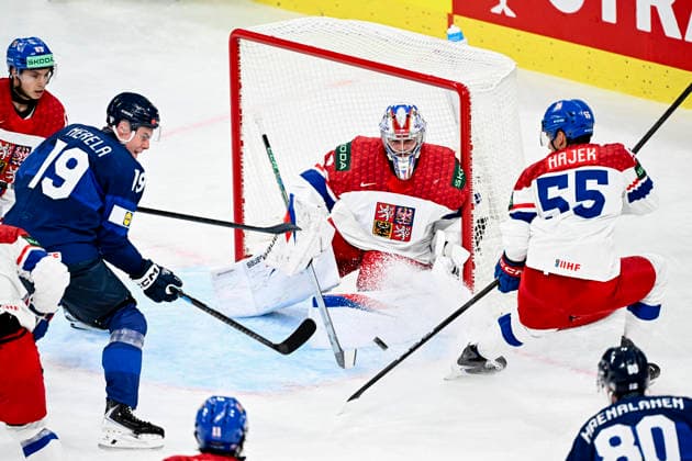 LKS 20260528 Libor Hajek (R) and goalkeeper Josef Korenar of Czechia defend against Waltteri Merelä (L) of Finland during the 2026 IIHF Ice hockey, Eishockey World Championships quarterfinal match between Finland and Czechia in Zurich on May 28, 2026. - RONI REKOMAA Zürich Switzerland ywcZRUcen9o  Copyright: xRonixRekomaax ywcZRUcen9o