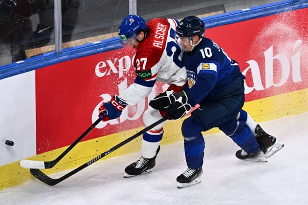 From left Marek Alscher of Czech Republic and Henri Jokiharju of Finland in action during the quarterfinal match Finland vs Czech Republic at the 2026 IIHF Ice hockey, Eishockey World Championship, WM, Weltmeisterschaft on May 28, 2026, Zurich, Switzerland. (CTKxPhoto RadekxPetrasek) CTKPhotoP2026052806766  CTKPhotoP2026052806766
