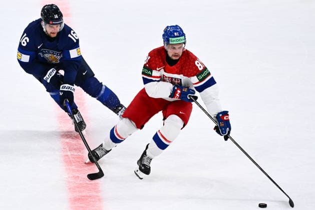 From left Aleksander Barkov of Finland and Matej Blumel of Czech Republic in action during the quarterfinal match Finland vs Czech Republic at the 2026 IIHF Ice hockey, Eishockey World Championship, WM, Weltmeisterschaft on May 28, 2026, Zurich, Switzerland. (CTKxPhoto RadekxPetrasek) CTKPhotoP2026052806807  CTKPhotoP2026052806807