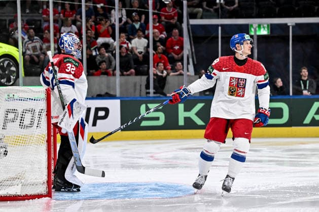 ZURICH, SWITZERLAND MAY 28 goalkeeper Josef Korenar of Czechia L and Dominik Kubalik of Czechia R after giving up a goal during the 2026 IIHF Ice Hockey World Championship Switzerland game between Finland and Czechia at Swiss Life Arena on May 28, 2026 in Zurich, Zurich Zurich Swiss Life Arena Zurich Switzerland Switzerland Copyright: xJustPictures.ch AndreaxBrancax jp-en-EuSpIm-JP7_ANB_FinCze_28052026_0522