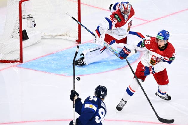 Konsta Helenius of Finland, left, scores a goal past goalkeeper Josef Korenar of Czech Republic during the quarterfinal match Finland vs Czech Republic at the 2026 IIHF Ice hockey, Eishockey World Championship, WM, Weltmeisterschaft on May 28, 2026, Zurich, Switzerland. At right is Tomas Cibulka of Czech Republic. (CTKxPhoto RadekxPetrasek) CTKPhotoP2026052807002  CTKPhotoP2026052807002