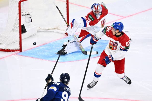 Konsta Helenius of Finland, left, scores a goal past goalkeeper Josef Korenar of Czech Republic during the quarterfinal match Finland vs Czech Republic at the 2026 IIHF Ice hockey, Eishockey World Championship, WM, Weltmeisterschaft on May 28, 2026, Zurich, Switzerland. At right is Tomas Cibulka of Czech Republic. (CTKxPhoto RadekxPetrasek) CTKPhotoP2026052807006  CTKPhotoP2026052807006
