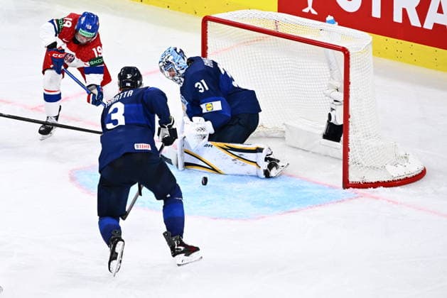 From left Jakub Flek of Czech Republic, Olli Maatta of Finland and goalkeeper Justus Annunen of Finland in action during the quarterfinal match Finland vs Czech Republic at the 2026 IIHF Ice hockey, Eishockey World Championship, WM, Weltmeisterschaft on May 28, 2026, Zurich, Switzerland. (CTKxPhoto RadekxPetrasek) CTKPhotoP2026052807061  CTKPhotoP2026052807061