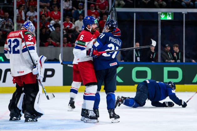 260528 Michal Kempny of Czech Republic and Patrik Puistola of Finland during the 2026 IIHF Ice Hockey World Championship quarterfinal match between Finland and Czech Republic on May 28, 2026 in Zürich Photo Jesper Zerman BILDBYRAN kod JZ JZ0735 ishockey ice hockey ishockey vm 2026 vm 2026 iihf world championship finland czech republic bbeng finland  Copyright: JESPERxZERMAN BB260528JZ061