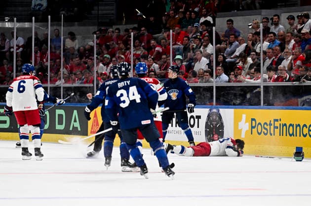 LKS 20260528 Jesse Puljujärvi of Finland gets a penalty after charging against Lukas Sedlak of Czechia during the 2026 IIHF Ice hockey, Eishockey World Championships quarterfinal match between Finland and Czechia in Zurich on May 28, 2026. - RONI REKOMAA Zürich Switzerland BVonsDz4x08  Copyright: xRonixRekomaax BVonsDz4x08