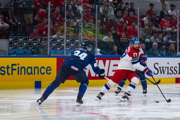 ZURICH, SWITZERLAND - MAY 28: Filip Hronek (Czechia, 17) in the battle for the puck with Aatu Raety (Finland, 34) during the Quarter Finals - Match 57 between Finland and Czechia at the IIHF Ice hockey, Eishockey World Championship, WM, Weltmeisterschaft 2026, Swiss Life Arena on May 28, 2026 in Zurich, Switzerland. Zurich Switzerland Copyright: xTimoxSteinx