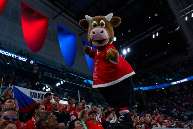 ZURICH, SWITZERLAND - MAY 28: Mascot Cooly during the Quarter Finals - Match 57 between Finland and Czechia at the IIHF Ice hockey, Eishockey World Championship, WM, Weltmeisterschaft 2026, Swiss Life Arena on May 28, 2026 in Zurich, Switzerland. Zurich Switzerland Copyright: xTimoxSteinx