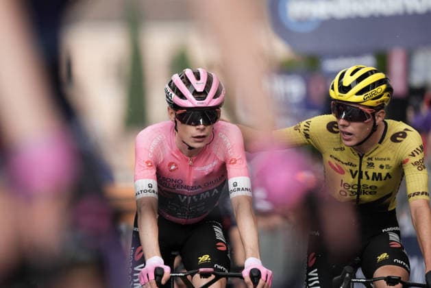 Italy™s Davide Piganzoli of Team Visma Lease A Bike and Denmark™s Jonas Vingegaard Hansen of Team Visma Lease A Bike (Pink jersey) on the finish line during Stage 18 of the Giro d™Italia, from Fai della Paganella to Pieve di Soligo, Italy - Thursday May 28, 2026.  Copyright: xMassimoxPaolonex xLaPressex