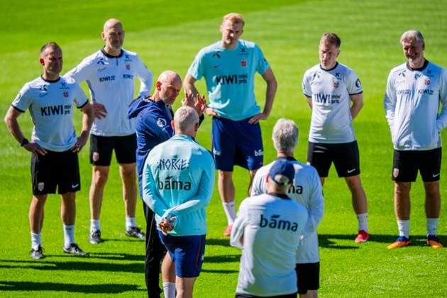 Training with the Norwegian men s national football team Oslo, Norway 20260528 Norway s national team manager Stale Solbakken during a training session with the Norwegian men s national football team at Ullevaal Stadium Photo Fredrik Varfjell NTB Oslo Norway EDITORIAL USE ONLY RESTRICTED USE FOR BETTING COMPANIES  Copyright: xFredrikxVarfjellx xNTBx
