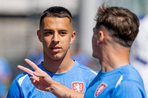 Hugo Sochurek of Czech Republic, left, attends the Czech national football team training session prior to 2026 FIFA World Cup, WM, Weltmeisterschaft, Fussball on May 28, 2026, Prague, Czech Republic. (CTKxPhoto OndrejxDeml) CTKPhotoP2026052807635  CTKPhotoP2026052807635