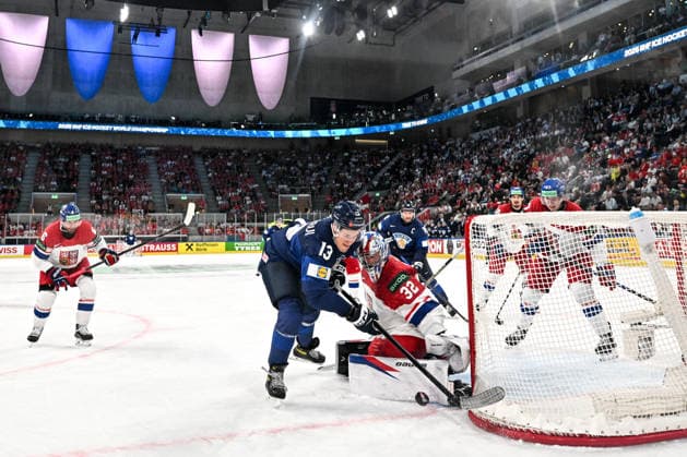 ZURICH, SWITZERLAND MAY 28 Jesse Puljujarvi of Finland tries to score against goalkeeper Josef Korenar of Czechia during the 2026 IIHF Ice Hockey World Championship Switzerland game between Finland and Czechia at Swiss Life Arena on May 28, 2026 in Zurich, Zurich Zurich Swiss Life Arena Zurich Switzerland Copyright: xJustPictures.ch AndreaxBrancax jp-en-EuSpIm-JP7_ANB_FinCze_28052026_5008