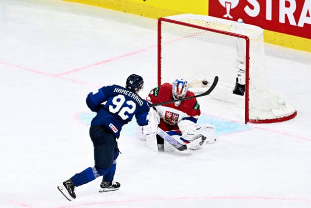 LKS 20260528 Lenni Hämeenaho scores Finlands fourth goal during the 2026 IIHF Ice hockey, Eishockey World Championships quarterfinal match between Finland and Czechia in Zurich on May 28, 2026. - RONI REKOMAA Zürich Switzerland izexIyJBa_Q  Copyright: xRonixRekomaax izexIyJBa_Q