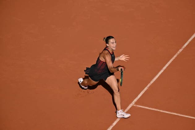 2026 French Open (Roland-Garros) - Day 5 PARIS, FRANCE - MAY 28: Elsa Jacquemot (not seen) of France plays a forehand during their Women s Singles second round match against Aryna Sabalenka on Day Five of the 2026 French Open at Roland Garros on May 28, 2026 in Paris, France. Mustafa Yalcin Anadolu Paris France. Editorial use only. Please get in touch for any other usage.  Copyright: x2026xAnadoluxMustafaxYalcinx