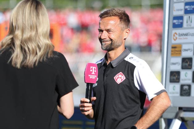 Relegation match for promotion to 3 Liga 1 FC Lok Leipzig vs Würzburger Kickers, 28 05 2026 Coach Michael Schiele Würzburger Kickers in TV interview by Magenta Sport Fußball, Regionalliga Nordost und Bayern, Saison 2025 2026, Hinspiel der Relegation um den Aufstieg in die 3 Liga 1 FC Lok Leipzig vs FC Würzburger Kickers am 28 05 2026 im Bruno Plache Stadion, Leipzig DFL REGULATIONS PROHIBIT ANY USE OF PHOTOGRAPHS AS IMAGE SEQUENCES AND OR QUASI VIDEO Copyright: xBEAUTIFULxSPORTS JanxKaeferx