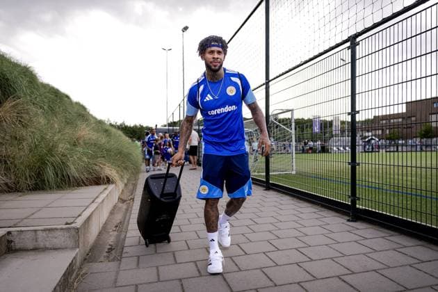 NOORDWIJK - Leandro Bacuna arrives at the training complex ahead of a training session of the Curacao national team, Nationalteam The players are preparing for the World Cup at SJC Noordwijk under the leadership of national coach Dick Advocaat. ROBIN VAN LONKHUIJSEN ANP xVIxANPxSportx xxANPxIVx 559535104 originalFilename: 559535104.jpg