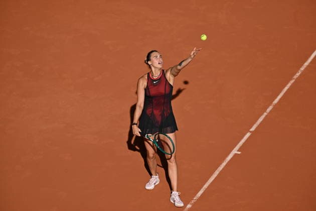 2026 French Open (Roland-Garros) - Day 5 PARIS, FRANCE - MAY 28: Elsa Jacquemot (not seen) of France in action during their Women s Singles second round match against Aryna Sabalenka on Day Five of the 2026 French Open at Roland Garros on May 28, 2026 in Paris, France. Mustafa Yalcin Anadolu Paris France. Editorial use only. Please get in touch for any other usage.  Copyright: x2026xAnadoluxMustafaxYalcinx
