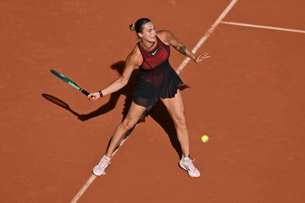 2026 French Open (Roland-Garros) - Day 5 PARIS, FRANCE - MAY 28: Elsa Jacquemot (not seen) of France in action during their Women s Singles second round match against Aryna Sabalenka on Day Five of the 2026 French Open at Roland Garros on May 28, 2026 in Paris, France. Mustafa Yalcin Anadolu Paris France. Editorial use only. Please get in touch for any other usage.  Copyright: x2026xAnadoluxMustafaxYalcinx