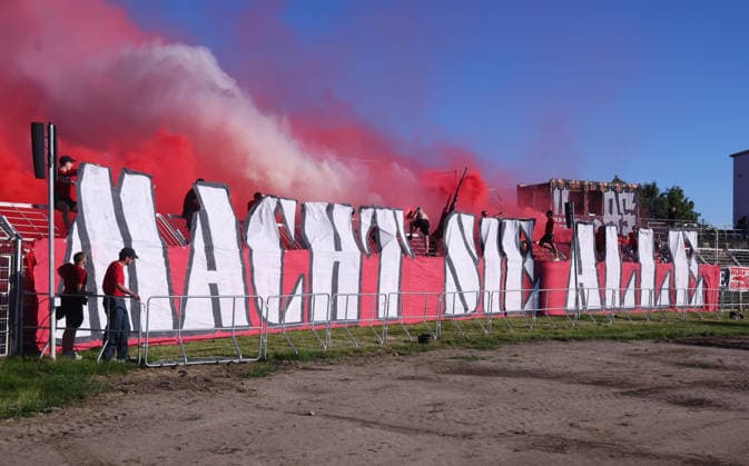 Leipzig, 28 05 2026, Bruno Plache Stadion, Fußball, Aufstiegspiele um den Aufstieg zut 3 Liga , Hinspiel , 1 FC Lokomotive Leipzig vs Würzburger Kickers , Im Bild Fans von Kickers Würzburg , Nur zur redaktionellen Nutzung Only editorial use NOFV DFB regulations prohibit any use of photographs as image sequences and or quasi video , Picture Point