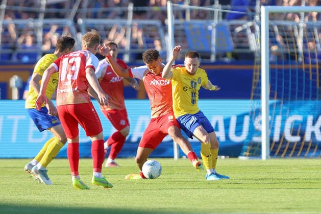 28 05 2026, xtgx, football promotion games to the 3 league, 1 FC Lokomotive Leipzig FC Würzburger Kickers, v l w9, Dorian Cevis Lok Leipzig, 22 duel, duel, fight, tackle DFL DFB REGULATIONS PROHIBIT ANY USE OF PHOTOGRAPHS as IMAGE SEQUENCES and or QUASI VIDEO Leipzig