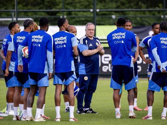NOORDWIJK - National coach Dick Advocaat and his players during a training session of the Curacao national team, Nationalteam The players are preparing for the World Cup at SJC Noordwijk under the guidance of national coach Dick Advocaat. ROBIN VAN LONKHUIJSEN ANP xVIxANPxSportx xxANPxIVx 559537468 originalFilename: 559537468.jpg