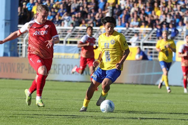 Relegation match for promotion to 3 Liga 1 FC Lok Leipzig vs Würzburger Kickers, 28 05 2026 Eren Öztürk 30, Lok Leipzig on the ball Football, Regionalliga Nordost und Bayern, Saison 2025 2026, First leg of the relegation match for promotion to 3 Liga 1 FC Lok Leipzig vs FC Würzburger Kickers on 28 05 2026 at Bruno Plache Stadion, Leipzig DFL REGULATIONS PROHIBIT ANY USE OF PHOTOGRAPHS AS IMAGE SEQUENCES AND OR QUASI VIDEO Copyright: xBEAUTIFULxSPORTS JanxKaeferx