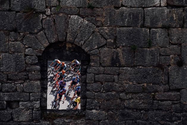 2026 Giro d Italia Stage 18 Picture by Zac Williams SWpix.com - 28 05 2026 - Cycling - 2026 Giro d Italia - Stage 18 - Fai della Paganella to Pieve di Soligo - Jai Hindley, Red Bull Bora Hansgrohe. Copyright: x xSWpix.comx(t axPhotographyxHubxLtd)xZacxWilliams SWpix.comx SWP-2645