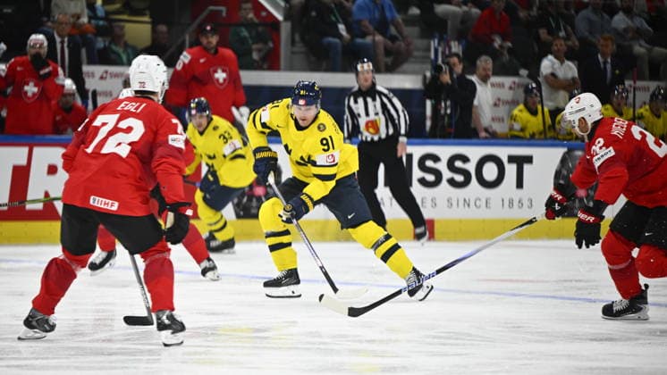 ZÜRICH, SCHWEIZ 20260528 Sveriges Carl Grundström (91) under torsdagens kvartsfinal i ishockey-VM mellan Schweiz och Sverige pa Swiss Life Arena i Zürich, Schweiz. *** Bilden ingar i SPORTPAKET. För övriga BETALBILD*** ZÜRICH SCHWEIZ x10040x *** ZÜRICH, SWITZERLAND 20260528 Swedens Carl Grundström 91 during Thursdays ice hockey World Cup quarterfinal between Switzerland and Sweden at the Swiss Life Arena in Zurich, Switzerland Picture in SPORTPAKET For others PAYPICTURE ZÜRICH SWITZERLAND x10040x  Copyright: xAndersxWiklund TTx ISHOCKEY-VM 2026 SCHWEIZ-SVERIGE