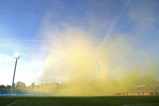 Relegation match for promotion to 3 Liga 1 FC Lok Leipzig vs Würzburger Kickers, 28 05 2026 The pitch is covered in yellow pyro fog Football, Regionalliga Nordost and Bayern, Season 2025 2026, First leg of the relegation match for promotion to 3 Liga 1 FC Lok Leipzig vs FC Würzburger Kickers on 28 05 2026 at Bruno Plache Stadium, Leipzig DFL REGULATIONS PROHIBIT ANY USE OF PHOTOGRAPHS AS IMAGE SEQUENCES AND OR QUASI VIDEO Copyright: xBEAUTIFULxSPORTS JanxKaeferx