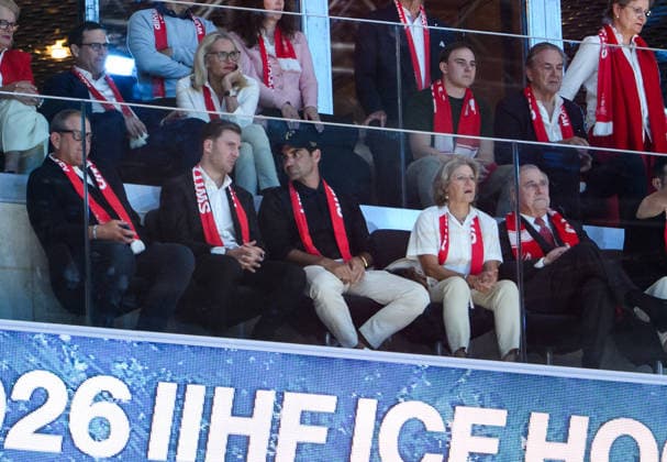 260528 Swiss tennis player Roger Federer in the stand during the 2026 IIHF Ice Hockey World Championship quarterfinal match between Switzerland and Sweden on May 28, 2026 in Zurich Photo Jesper Zerman BILDBYRAN kod JZ JZ0733 ishockey ice hockey ishockey vm 2026 vm 2026 iihf world championship kvartsfinal quarterfinal quarterfinals switzerland schweiz sverige sweden bbeng  Copyright: JESPERxZERMAN BB260528JZ120