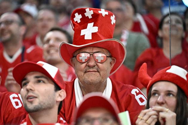 LKS 20260528 Swiss fans cheer during the 2026 IIHF Ice hockey, Eishockey World Championships quarterfinal match between Switzerland and Sweden in Zurich on May 28, 2026. - RONI REKOMAA Zürich Switzerland dO6v1VlxJn4  Copyright: xRonixRekomaax dO6v1VlxJn4