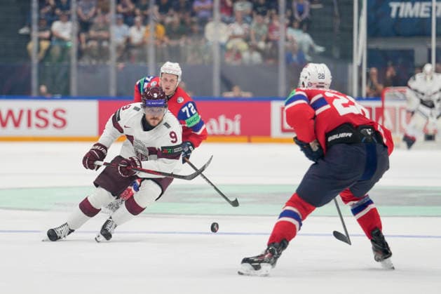 FRIBOURG, SWITZERLAND MAY 28 Renars Krastenbergs of Latvia L in action during the 2026 IIHF Ice Hockey World Championship Switzerland game between Norway and Latvia at BCF Arena on May 28, 2026 in Fribourg, Fribourg Fribourg BCF Arena Fribourg Switzerland Copyright: xJustPictures.ch JarixPestelaccix jp-en-EuSpIm-JP6_JAR_Norway_Latvia_28May2026_00016