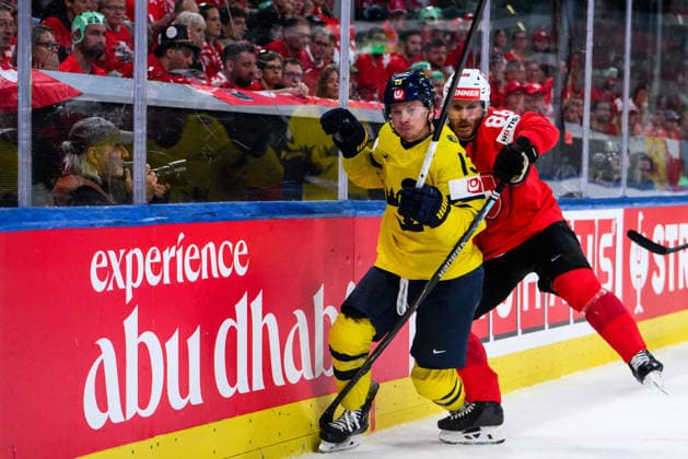 260528 Lucas Raymond of Sweden and Christoph Bertschy of Switzerland during the 2026 IIHF Ice Hockey World Championship quarterfinal match between Switzerland and Sweden on May 28, 2026 in Zürich Photo Jesper Zerman BILDBYRAN kod JZ JZ0733 ishockey ice hockey ishockey vm 2026 vm 2026 iihf world championship kvartsfinal quarterfinal quarterfinals switzerland schweiz sverige sweden bbeng  Copyright: JESPERxZERMAN BB260528JZ126